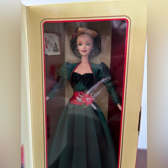 Gold Crown Hallmark Holiday Sensation Barbie 1998 Holiday Homecoming - Picture 4 of 11